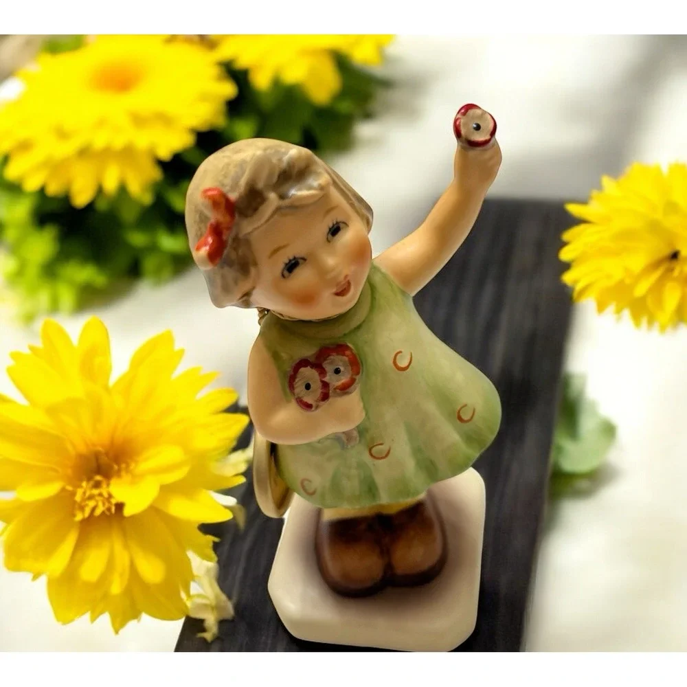1994 Hummel Goebel Forever Yours Young Girl Figurine 793 Germany Vintage Decor‎